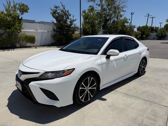 2020 Toyota Camry se