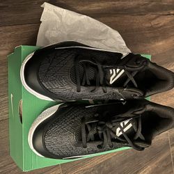 Giannis Immortality 4 Basketball Shoes (Black/Wolf Grey/White) Size 6y GS