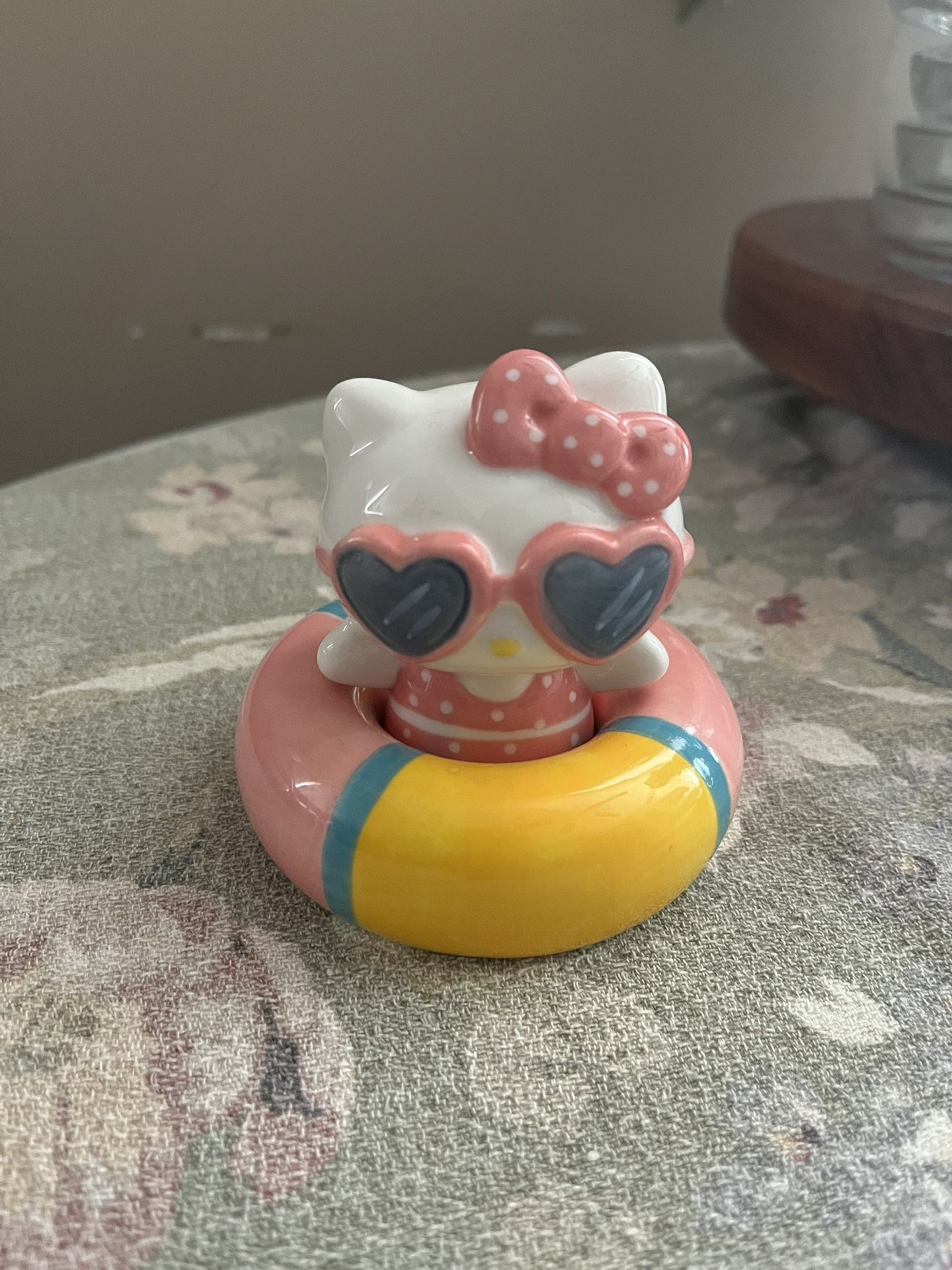 Hello Kitty Salt & Pepper Shaker Set