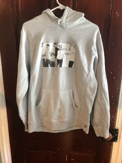 Supreme sweatshirt size medium