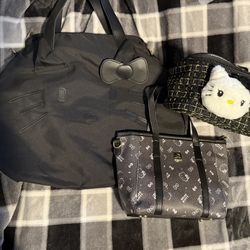 Hello Kitty Large And Small Purse And Make Up Bag Bundle