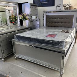 Queen Mirror Trim Bedroom Set 