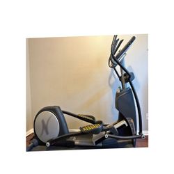 Life Fitness Treadmill - Commercial-Grade Exercise Equipment professional she