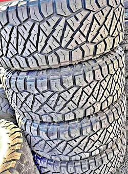 275/70/18 Nitto Selling a set of 4 tires in excellent condition 🫡