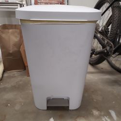 Free White Plastic 13 Gallon Trash Can