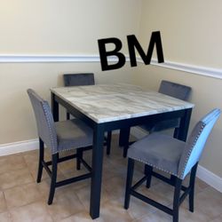 Dining Room Table New!! 4 Chairs Grey Velvet 