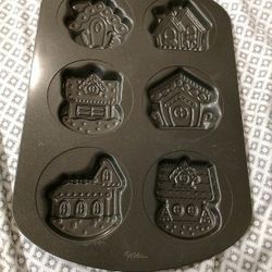 Wilson 6 Cavity Gingerbread Village 