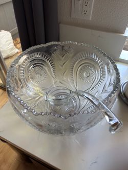Vintage Glass Punch Bowl w/ladle & cups
