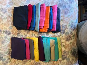 I have 5 medium and 1 large scrub tops.  All are long sleeve.   13 extra  small pants and 5 small pants.