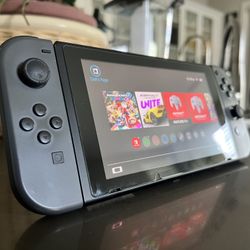 Nintendo Switch V1 Bundle: Original Packaging, Accessories, 2 Games and More.