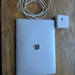 MacBook Pro (13-inch, 2016, Two Thunderbolt 3 ports)