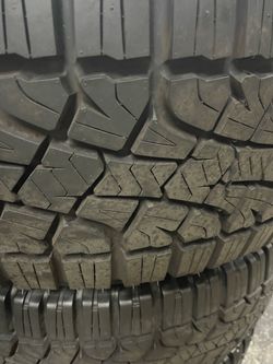 325-50-22 Pirelli Scorpion 99.9% tires