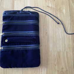 Totes Blue Velvet Jewelry Travel Case