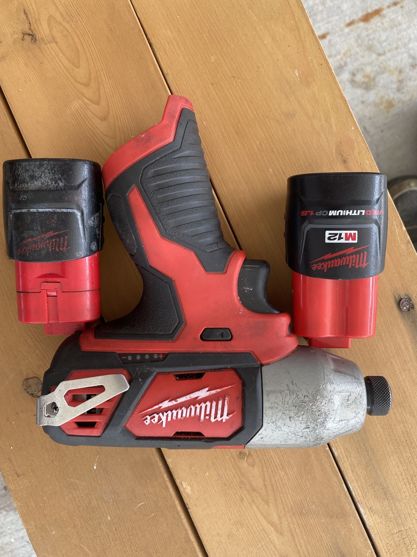 Milwaukee M12 Impact/driver 2 Batteries 