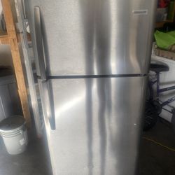Frigidaire Fridge $200 Works Good Can Deliver 