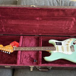 New Fender Vintera II '70s Stratocaster with high end hard case