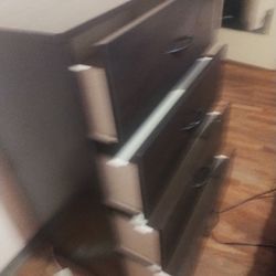 4 Drawer Dresser 