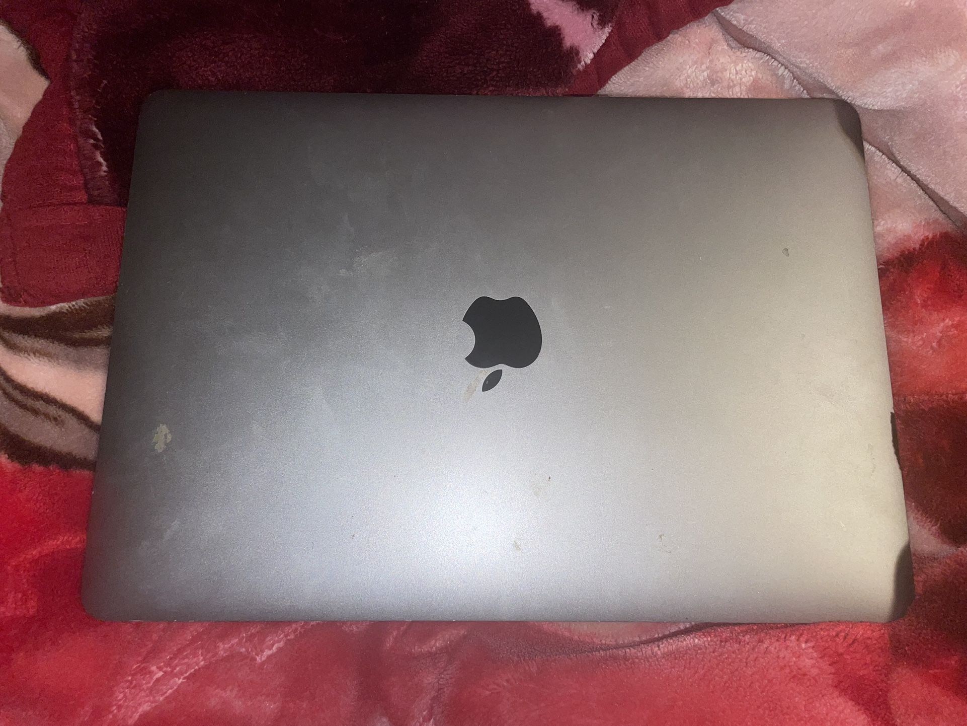 MacBook Pro 13” (2020) – Screen Broken – Still Powers On