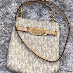 Michael Kors purse 👜 USED / style with gold chain on sides of arm wraps