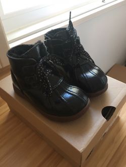 Toddler UGG shoes, size 7, like new.