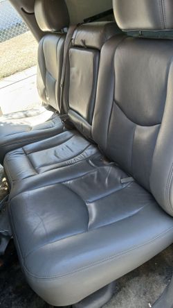 2003 tahoe second row seat