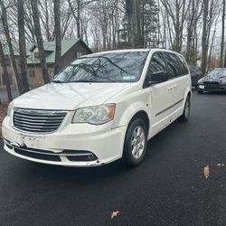 2012 Chrysler Town & Country
