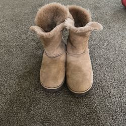 brown uggs