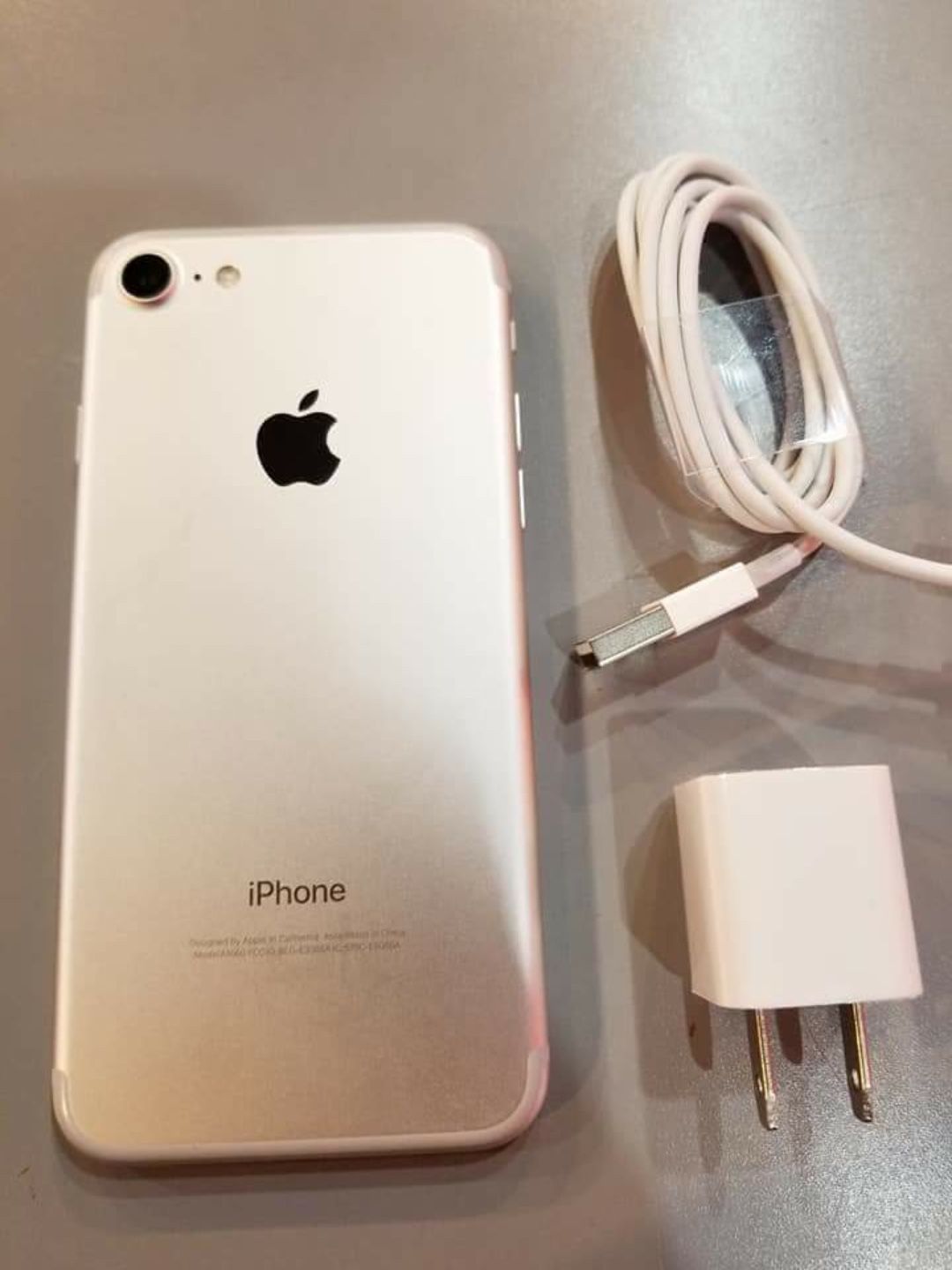 iPhone 7, 128GB, unlocked, works any company sim card any country internationally