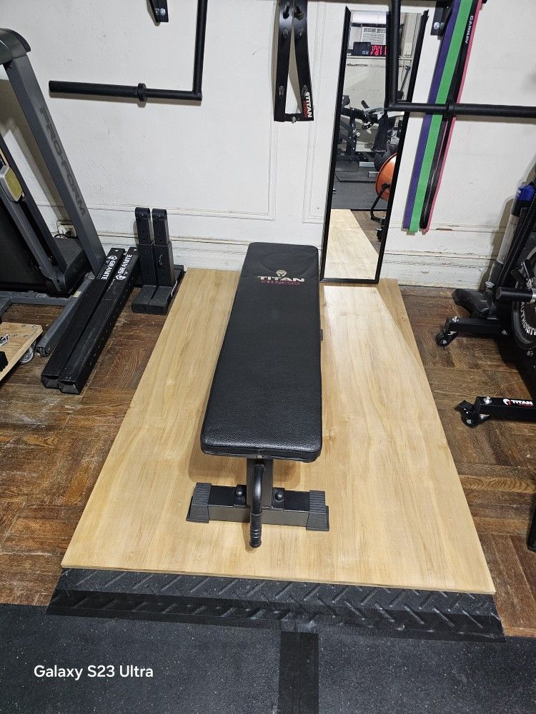 Titan Fitness Flat Bench