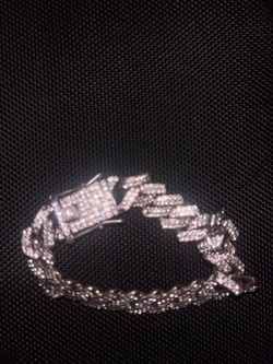 Cuban bracelet for 20$ or obo‼️‼️