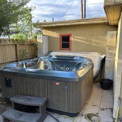 Jacuzzi J-480 Acrylic Hot Tub Spa Good Condition