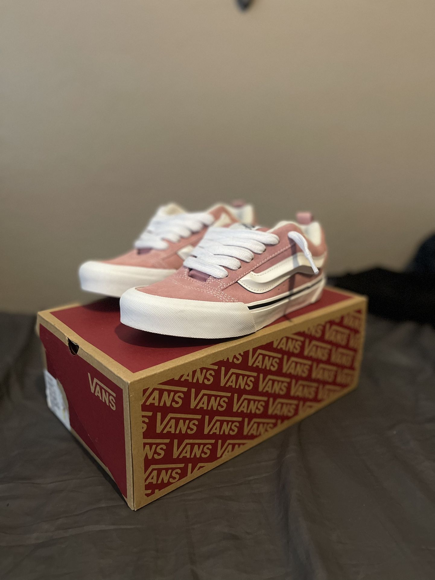 Women's Knu Skool Vans - Size 7-