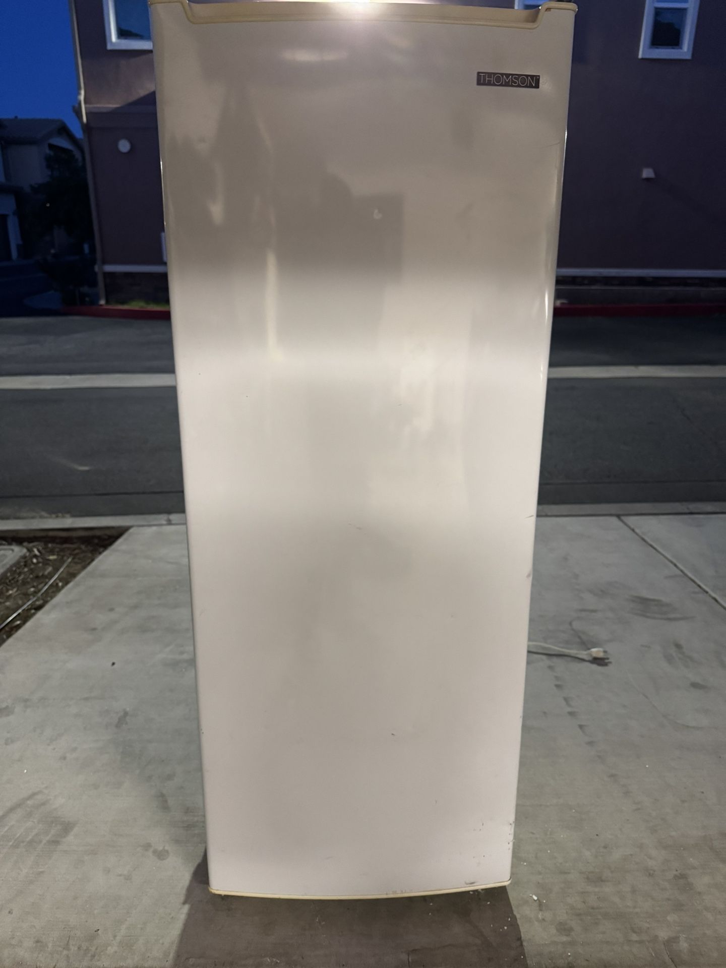 Thomson Upright Deep Freezer 