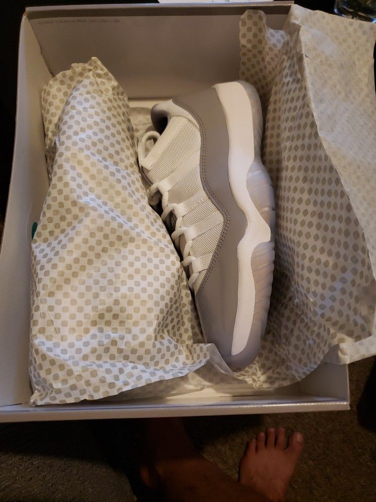 Air Jordan 11 Retro Low Cement Grey Size 9.5M