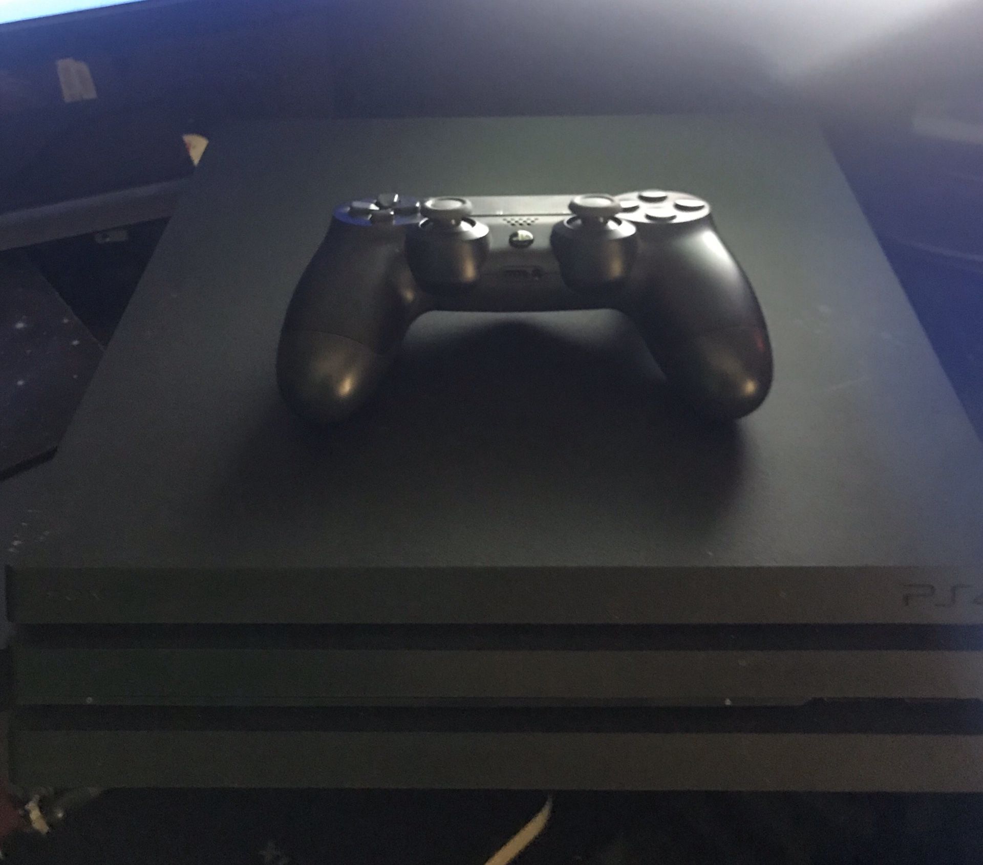 PS4 PRO 1TB w/ 1 Controller