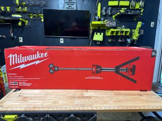 Milwaukee M18 Rocket Tower Light / Charger (2136-20) – Excellent Condition