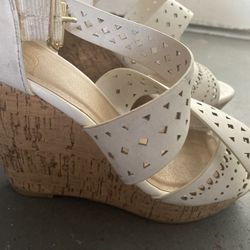 Size 6 Women’s White Heel Sandal