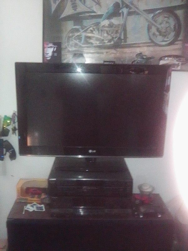 LG Tv 32in Flat Screen 