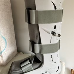 Aircast Walking Boot Medium
