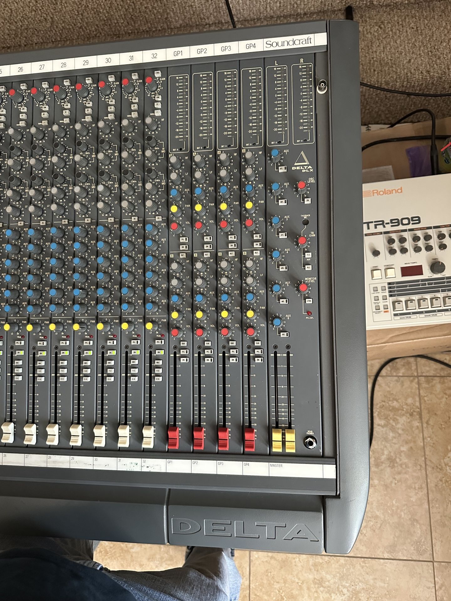 Soundcraft delta DLX 32 Channel Mixer Recording Console  D225 Channel Strips