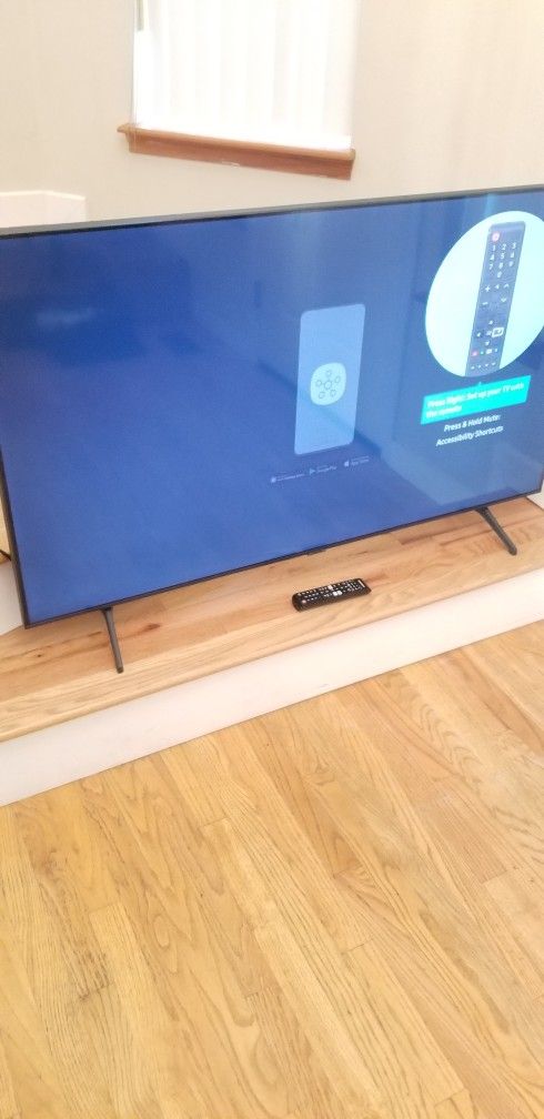 NEW cond SAMSUNG 55 INCHES. TV , SMART TV , With REMOTE CONTROL ,