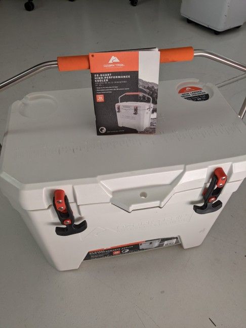 Ozark 26 Quart Roto Molded Cooler 24 Cans