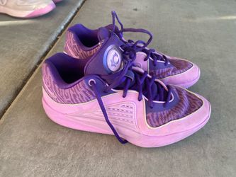 Nike KD men’s size 9 tennis shoes