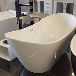 67” Freestanding Bathtub Ready For Pick Up 