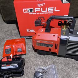 Milwaukee 18V  Cordless 5 CFM Vacuum Pump Kit