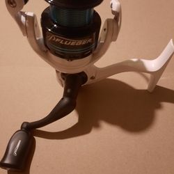 Pflueger Monarch Spinning Fishing Reel, Size 30 - Brand New Never Even Had Line On It.