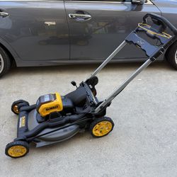 DEWALT FLEXVOLT 2x60V MAX 21 in. Cordless Battery Powered Self Propelled Lawn Mower Kit   SOLD FOR PARTS, no bag, sold as is  