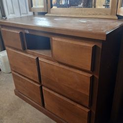 Dresser/ Mirror