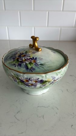 Beautiful porcelain trinket box with lid