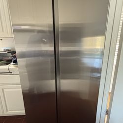 Samsung RS28A500ASR 28 cu.ft. Side-by-Side Refrigerator – Great Condition – Works Perfectly